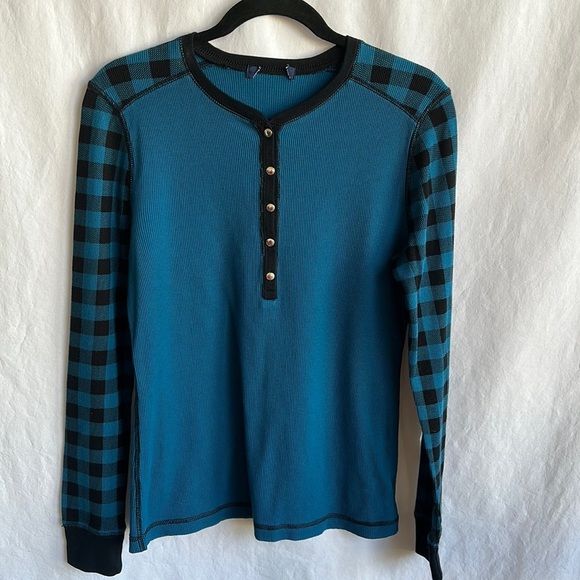 Waffle weave long sleeve top with Buffalo plaid sleeves - Picture 1 of 7